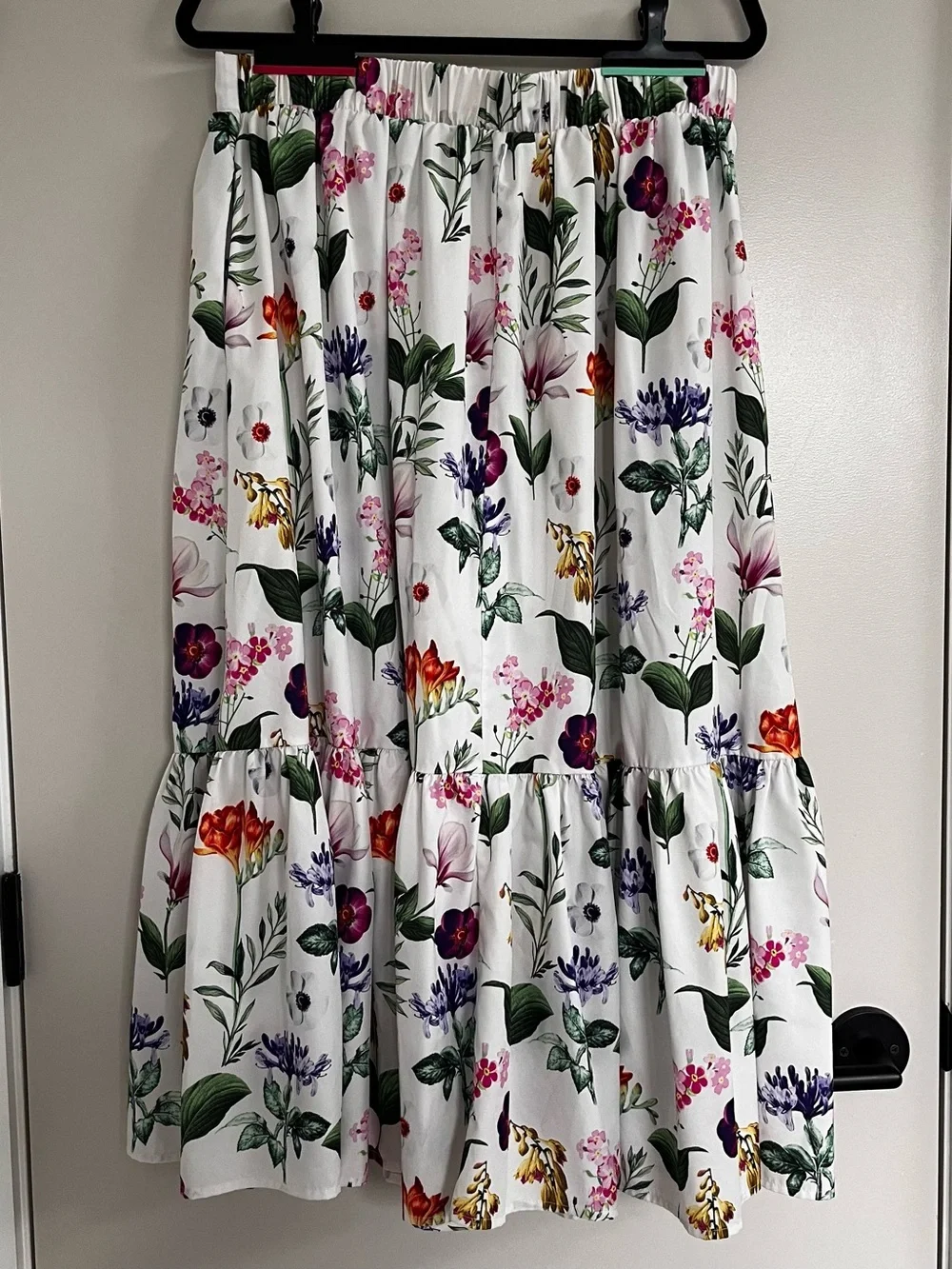 Unique Vintage White Floral Tiered Midi Skirt - Picture 5 of 8